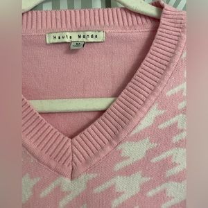 soft cropped sweater vest!